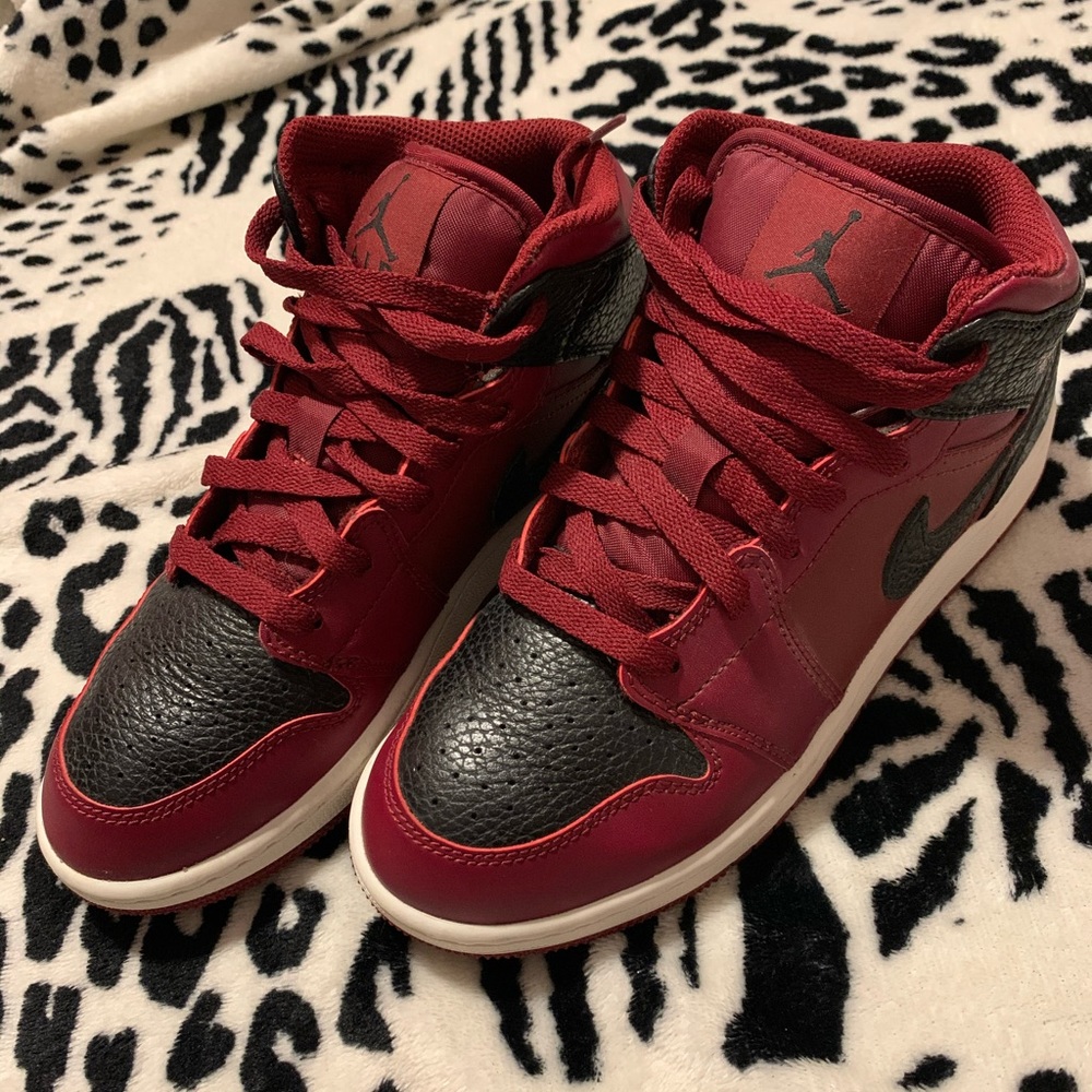 Jordan 1 mid. Maroon and black